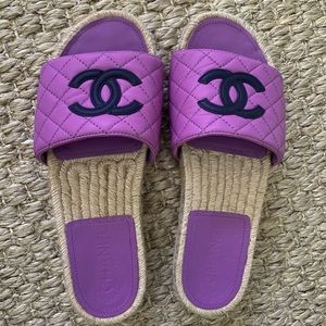 Chanel CC Flat Sandals, size 38